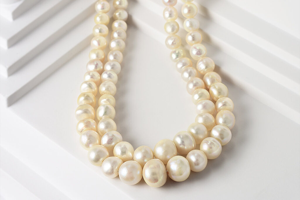 Pearl blend with antique pearls