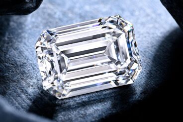 EXCEPTIONALLY RARE TYPE IIA D/IF 6.01-CARAT EMERALD-CUT DIAMOND, GIA CERTIFIED WITH MOUNTING